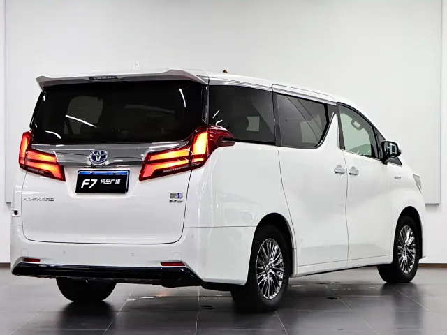 Toyota Alphard — Фото автомобиля 6