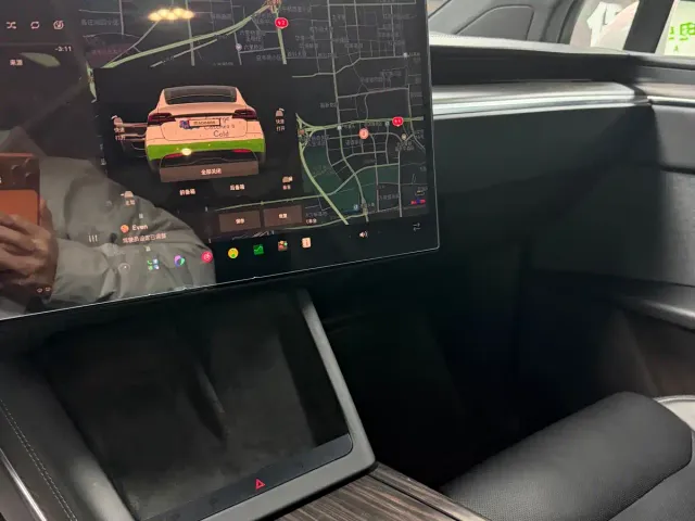 Tesla Model X — Фото автомобиля 12