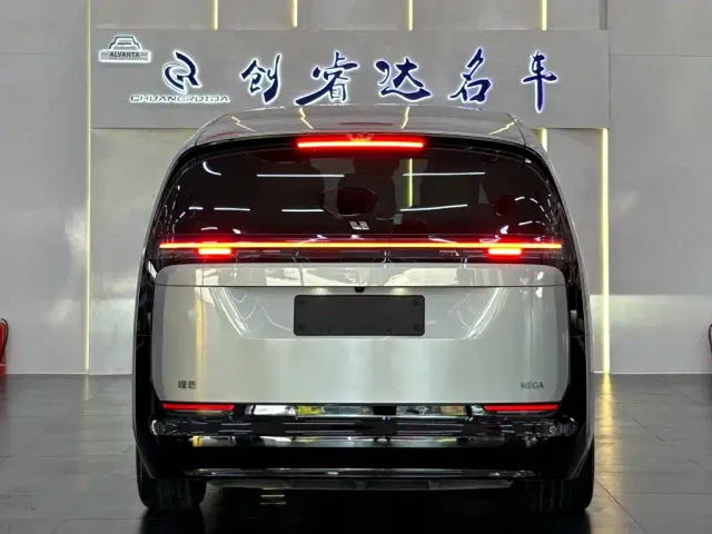 Li Auto MEGA — Фото автомобиля 3