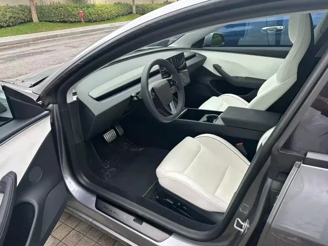 Tesla Model 3 — Фото автомобиля 3