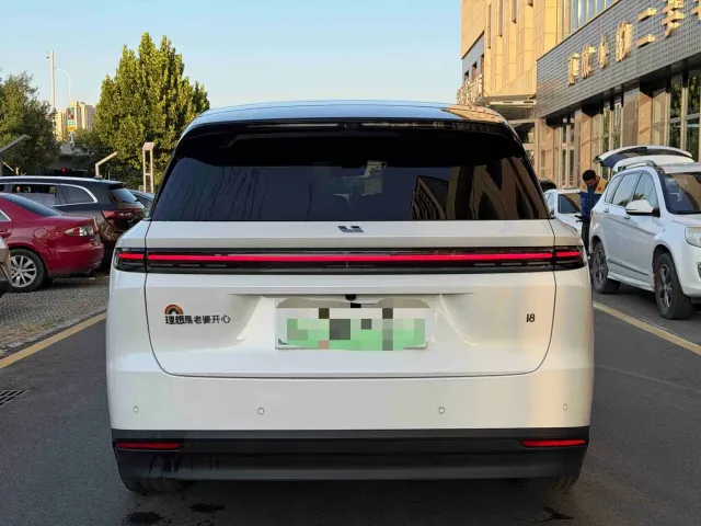 Li Auto i8 — Фото автомобиля 5
