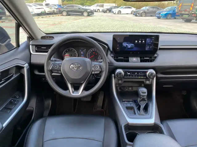 Toyota RAV4 — Фото автомобиля 7
