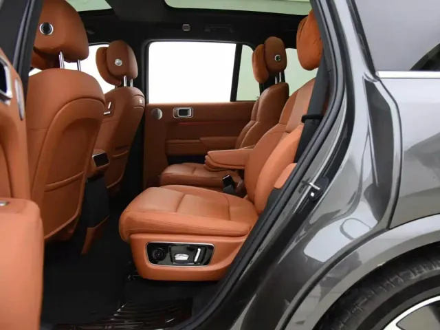 Li Auto L8 — Фото автомобиля 5