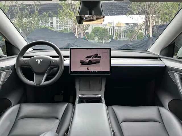Tesla Model Y — Фото автомобиля 5