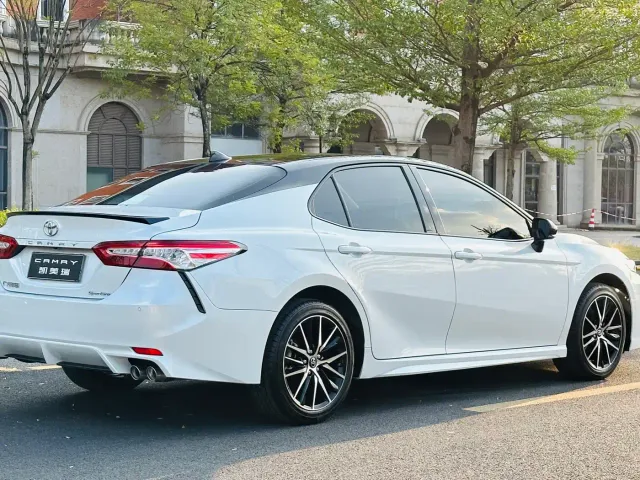 Toyota Camry — Фото автомобиля 4