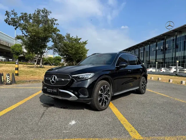 Фотография автомобиля — Mercedes-Benz GLC-Class
