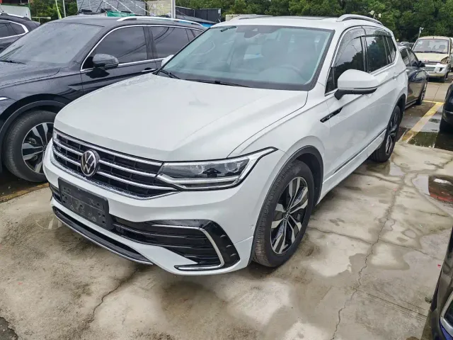 Фотография автомобиля — Volkswagen Tiguan L