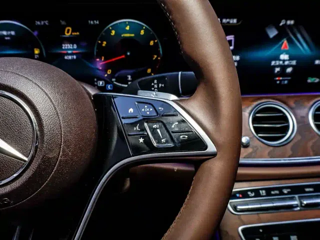 Mercedes-Benz E-Class — Фото автомобиля 15