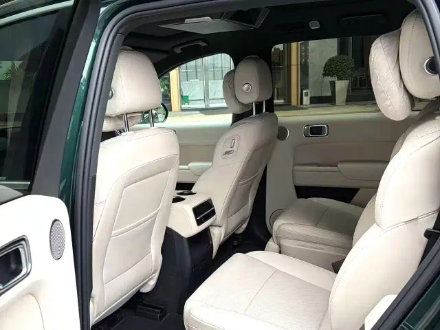 Li Auto L8 — Фото автомобиля 3