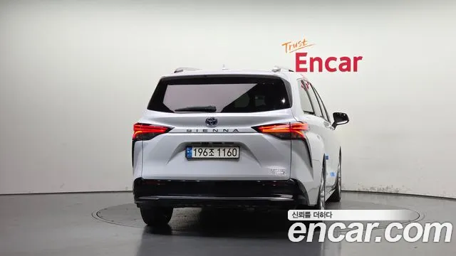 Toyota Sienna — Фото автомобиля 4