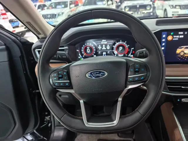 Ford Explorer — Фото автомобиля 7