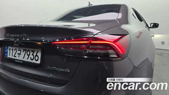 Maserati Quattroporte — Фото автомобиля 23