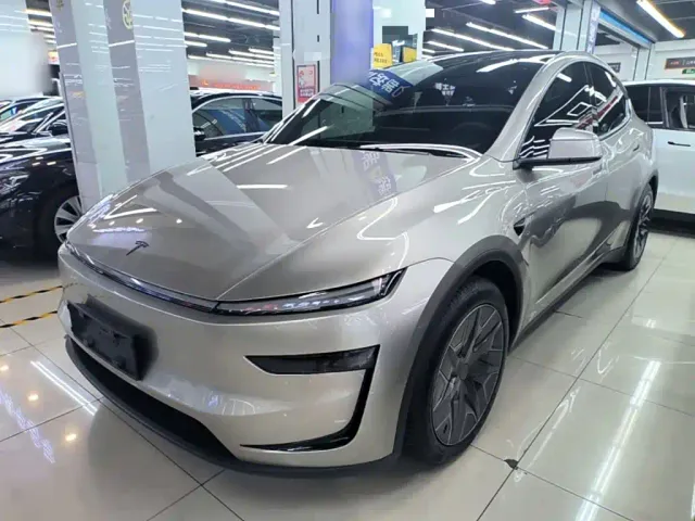 Фотография автомобиля — Tesla Model Y L