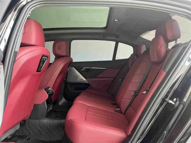 BMW 5 Series — Фото автомобиля 5