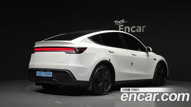 Tesla Model Y — Фото автомобиля 2