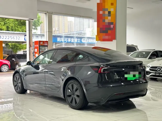 Tesla Model 3 — Фото автомобиля 5