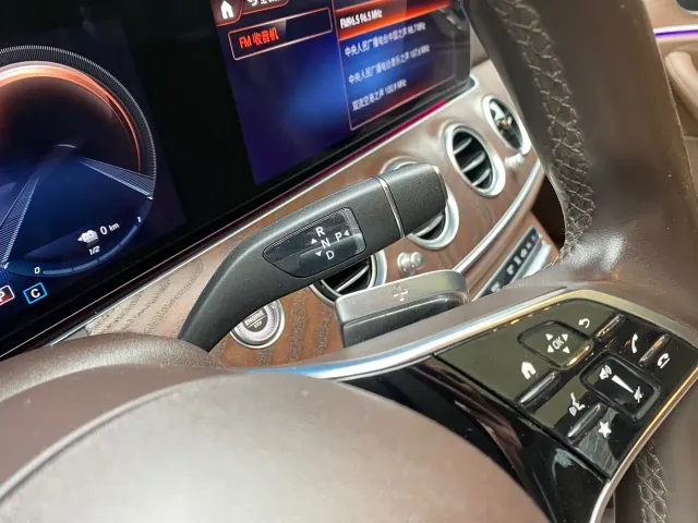 Mercedes-Benz E-Class — Фото автомобиля 11