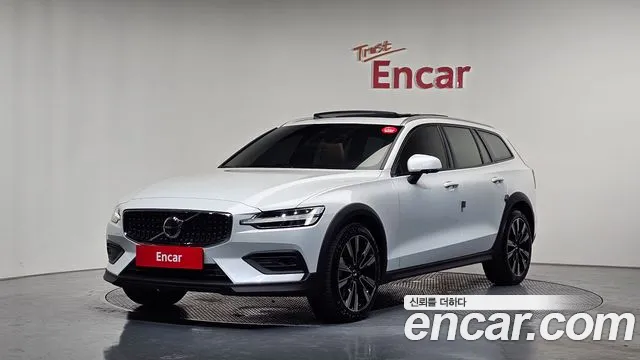 Вольво V60 V60 Cross Country 2 поколение B5 Ultimate AWD — Фото автомобиля 10