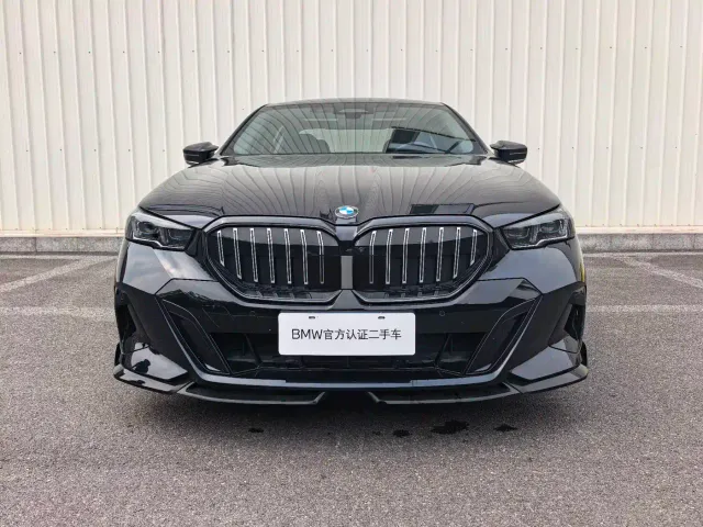 BMW 5 Series — Фото автомобиля 2