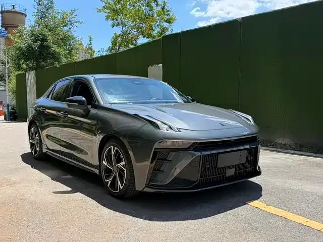 Lynk & Co 03 — Фото автомобиля 3