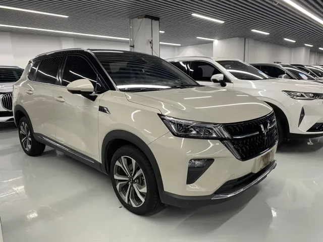 Wuling Asta — Фото автомобиля 3