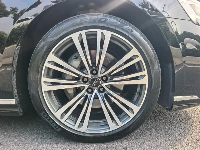 Audi A8 — Фото автомобиля 9