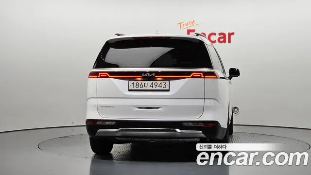 Kia Carnival Generation 4 — Фото автомобиля 4