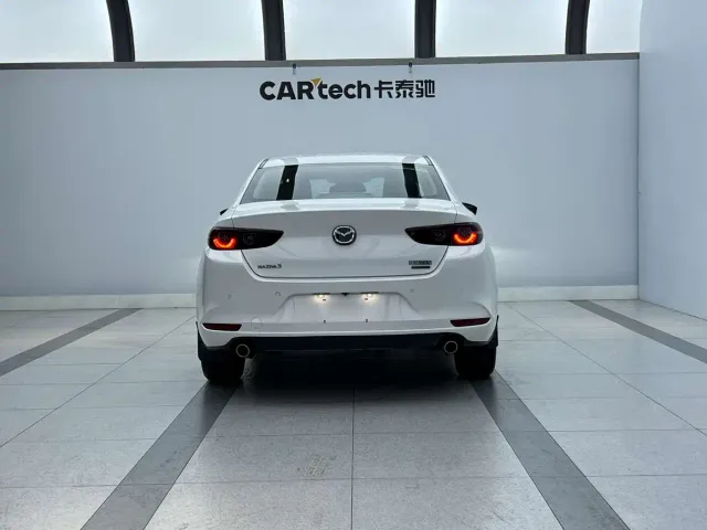 Mazda Axela — Фото автомобиля 9