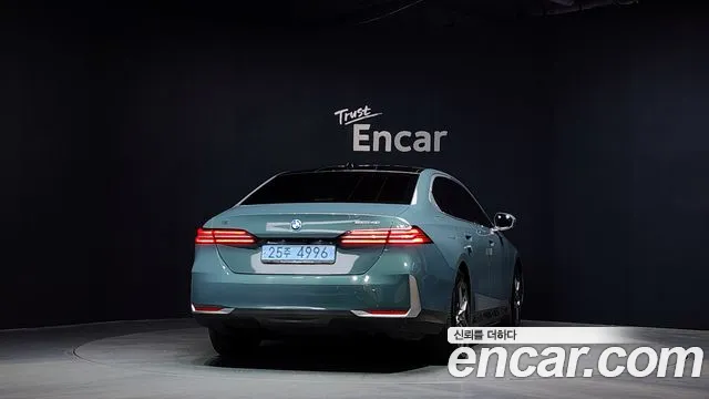 BMW i5 — Фото автомобиля 4