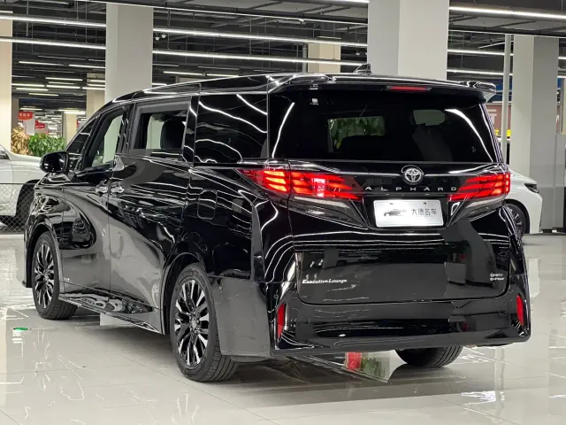Toyota Alphard — Фото автомобиля 4