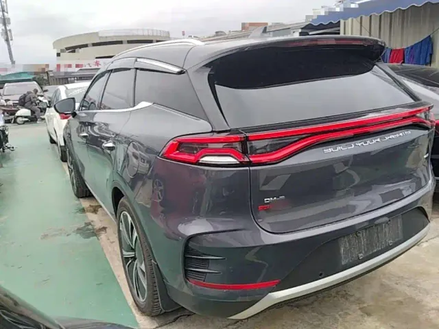 BYD Tang — Фото автомобиля 4