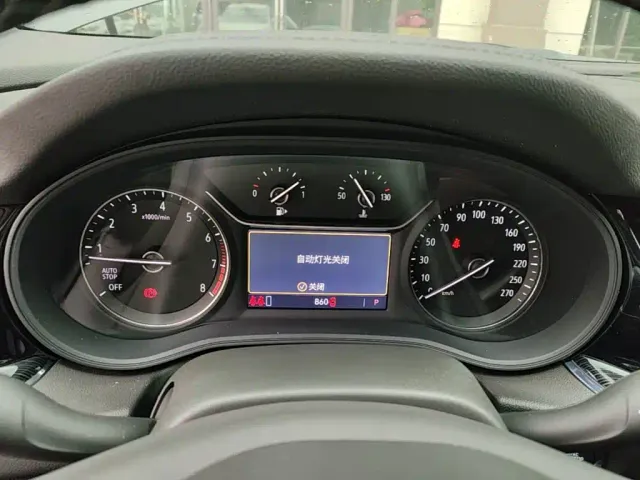 Buick Regal — Фото автомобиля 11