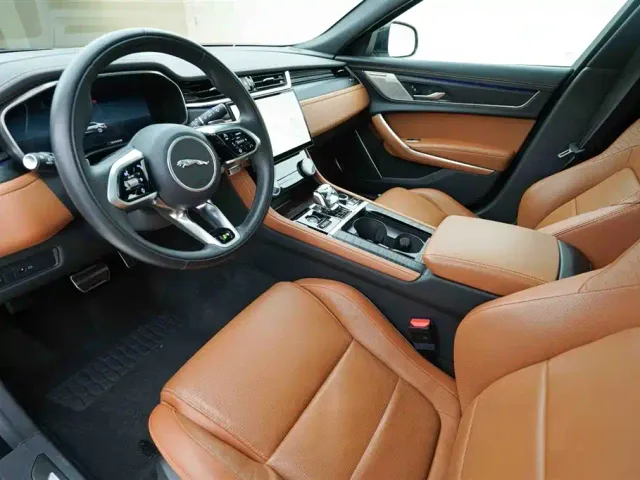 Jaguar XFL — Фото автомобиля 9