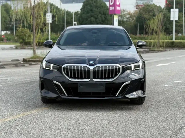 BMW 5 Series — Фото автомобиля 2