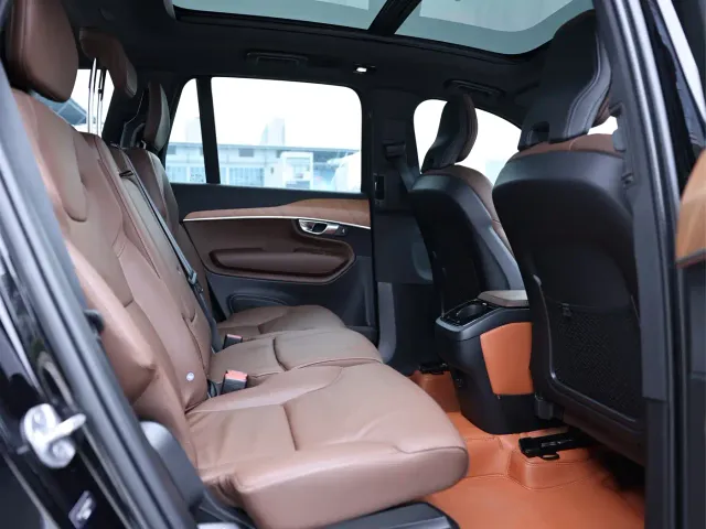 Volvo XC90 — Фото автомобиля 13