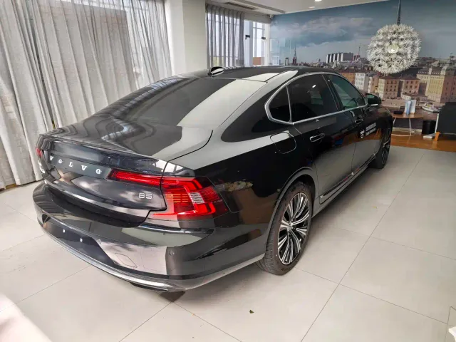 Volvo S90 — Фото автомобиля 17