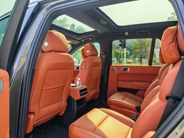Li Auto L8 — Фото автомобиля 8