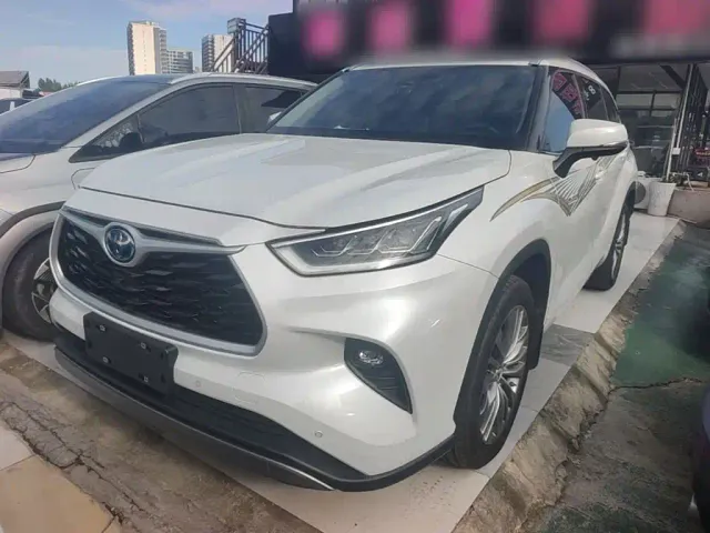 Фотография автомобиля — Toyota Highlander