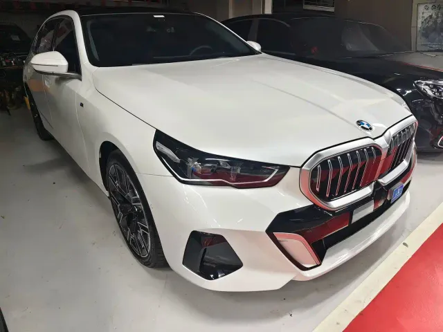 BMW 5 Series — Фото автомобиля 2