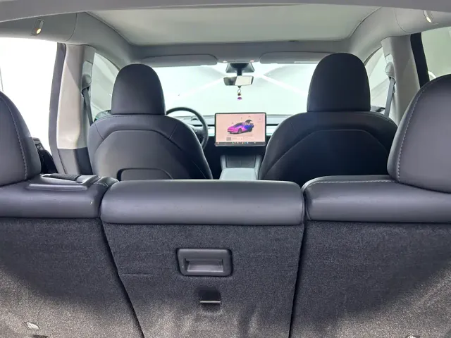 Tesla Model Y — Фото автомобиля 15