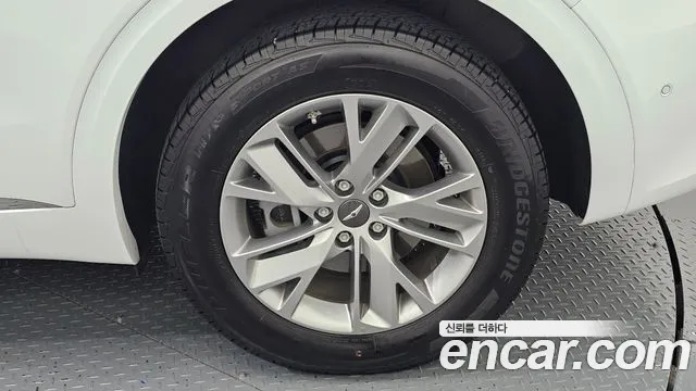 Genesis GV70 — Фото автомобиля 6