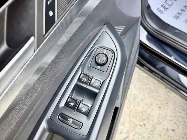 Volkswagen Passat — Фото автомобиля 16