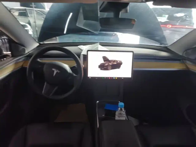 Tesla Model Y — Фото автомобиля 5