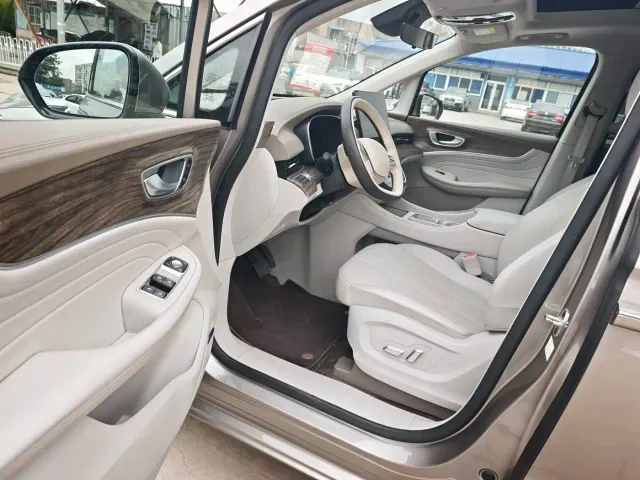 Roewe iMAX8 — Фото автомобиля 11