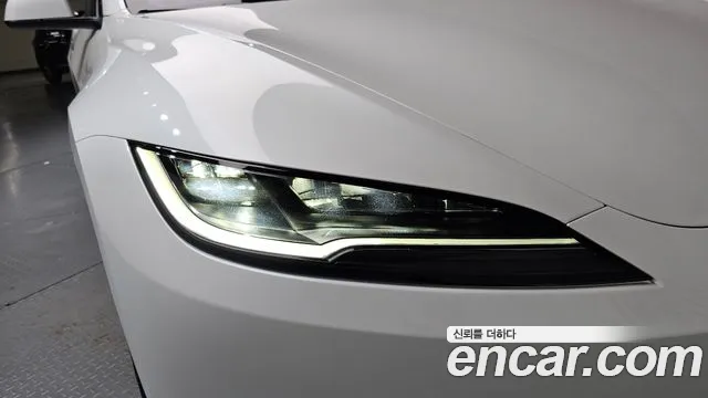 Tesla Model 3 — Фото автомобиля 7