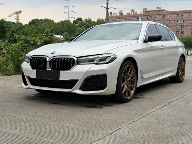 Фотография автомобиля — BMW 5 Series