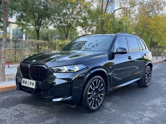 Фотография автомобиля — BMW X5