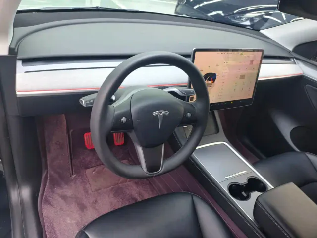 Tesla Model Y — Фото автомобиля 5