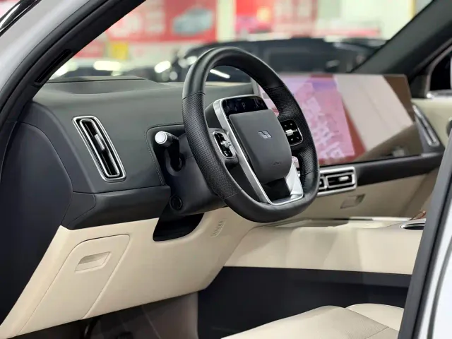 Li Auto L7 — Фото автомобиля 27
