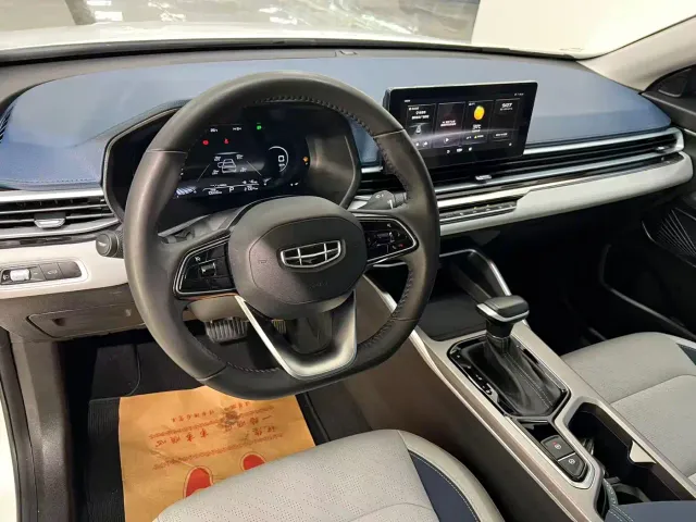 Geely Emgrand — Фото автомобиля 4